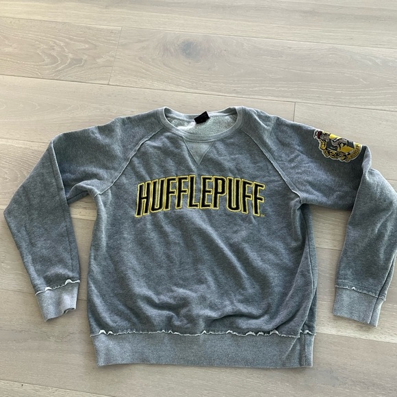 Harry Potter Universal Studios Hufflepuff Sweatshirt Size Medium - Picture 3 of 12